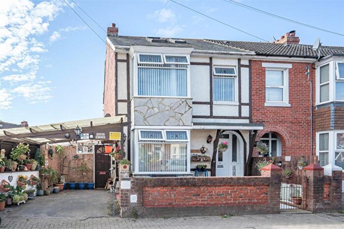 3 Bedroom End Of Terrace House For Sale In Colebrook Avenue, Portsmouth, PO3