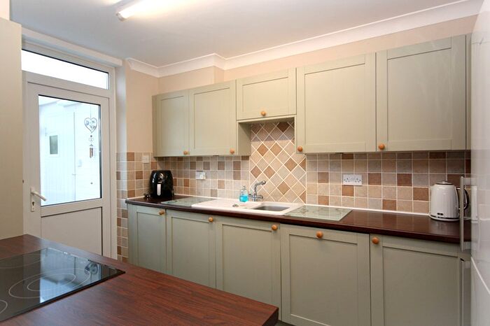 3 Bedroom End Terrace House For Sale In Holly Gardens, Milford-On-Sea, SO41