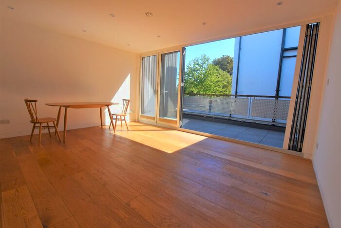 2 Bedroom Mews House To Rent In Southgate Grove, London, N1