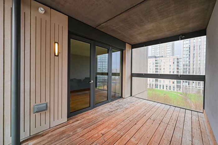 2 Bedroom Flat To Rent In Raywood Mansions, Stratford, London, E20