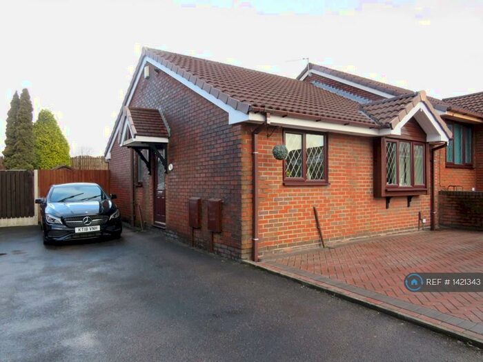 2 Bedroom Bungalow To Rent In Camberwell Drive, Ashton-Under-Lyne, OL7