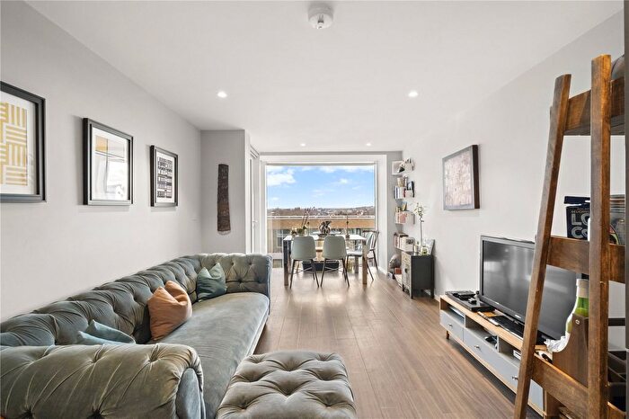 2 Bedroom Flat For Sale In Spectrum Way, London, SW18