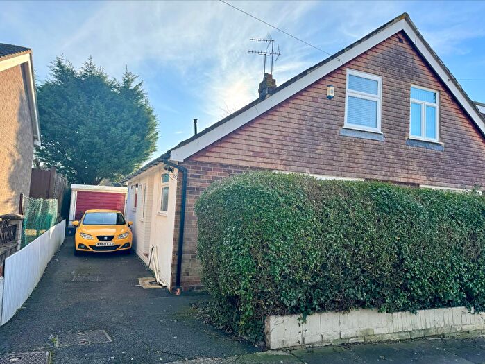 3 Bedroom Semi Detached House To Rent In Woodcote Avenue, Parklands, Northampton, NN3