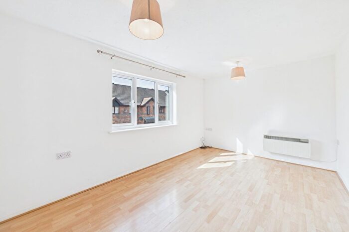 2 Bedroom Flat To Rent In Rosedale, Redan Road, Aldershot, Hampshire, GU12