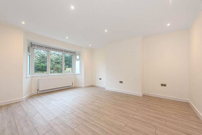 2 Bedroom Flat To Rent In Eysham Court, Barnet, EN5