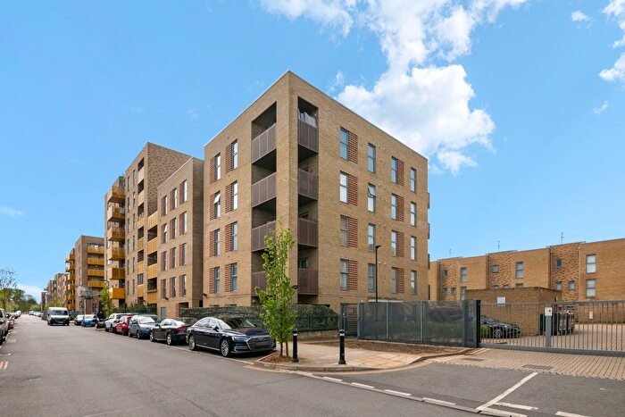 2 Bedroom Flat For Sale In Rectory Park Avenue, Northolt, UB5