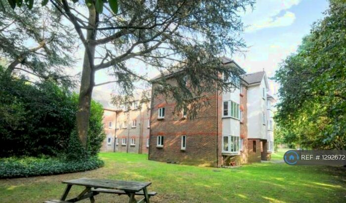 2 Bedroom Flat To Rent In Granville Place, Pinner, HA5