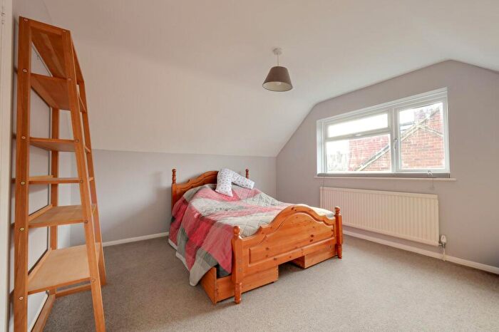 3 Bedroom Chalet For Sale In Junction Road, Burgess Hill, RH15