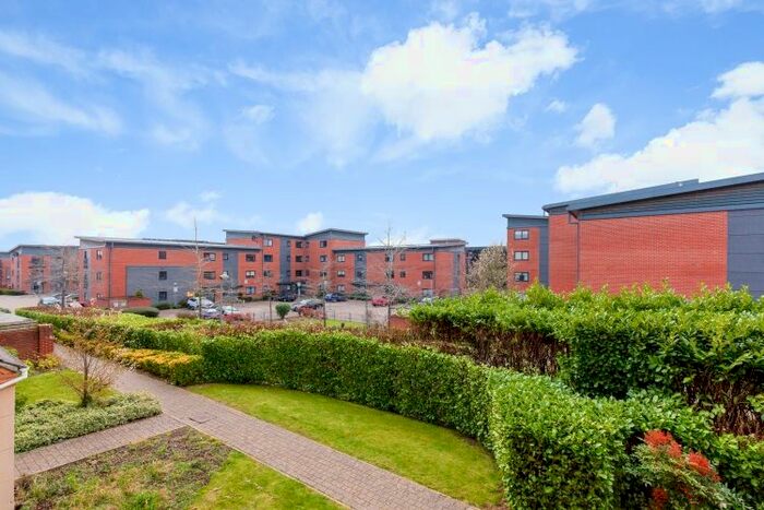 2 Bedroom Flat To Rent In Alma Road, Banbury, OX16