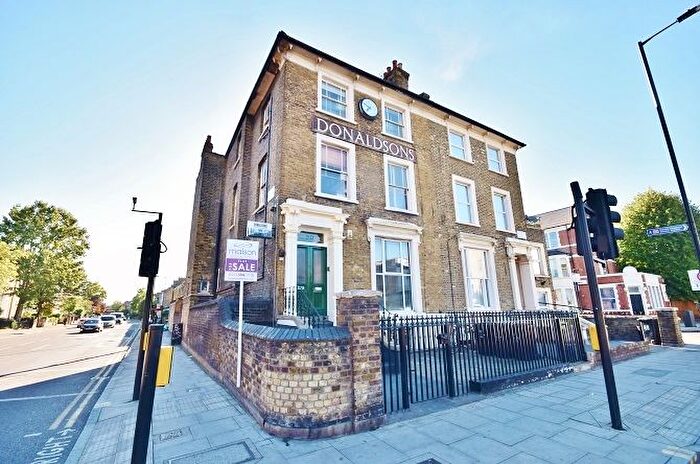 3 Bedroom Flat For Sale In Dalston Lane, London, E8