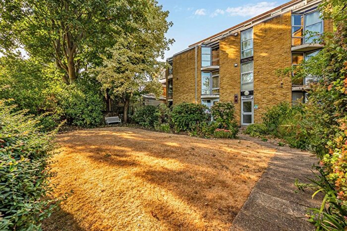 3 Bedroom Flat For Sale In Wellesley Road, London, W4