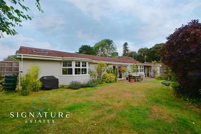 3 Bedroom Bungalow To Rent In Church Street, Bovingdon, Hemel Hempstead, HP3