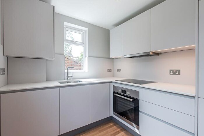 2 Bedroom Flat To Rent In Beverley Court, N14