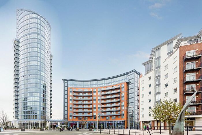 2 Bedroom Apartment To Rent In The Crescent, Gunwharf Quays, Portsmouth, PO1