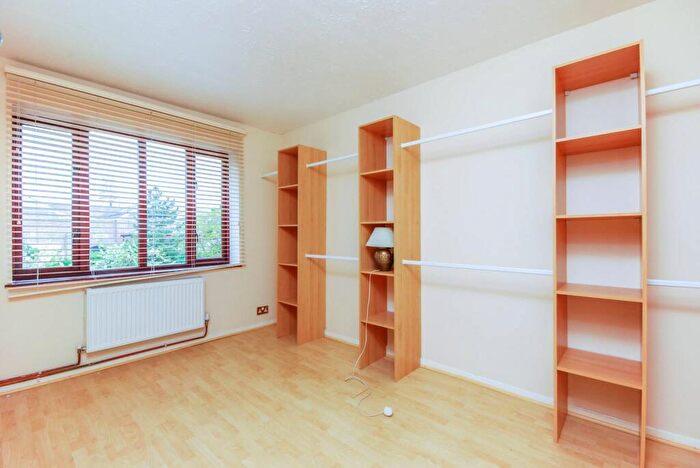3 Bedroom House For Sale In Discovery Walk, Wapping, London, E1W
