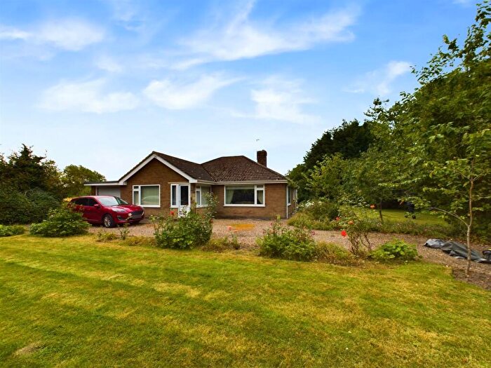 3 Bedroom Detached Bungalow For Sale In Ludney, LN11
