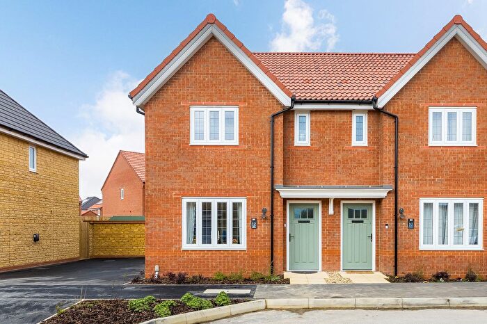 3 Bedroom Semi Detached House For Sale In Edgar Gardens, Marcham, OX13