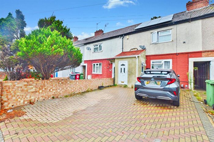 3 Bedroom Terraced House For Sale In Northern Road, Slough, SL2