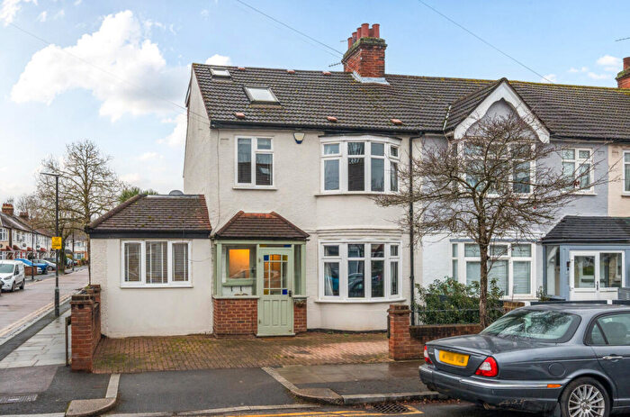 4 Bedroom End Of Terrace House For Sale In Caesars Walk, Mitcham, CR4