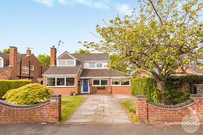 3 Bedroom Detached House For Sale In Oakdale Drive, Cheadle, SK8