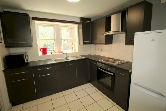 2 Bedroom Flat To Rent In Kensington Terrace, Hyde Park, Leeds, LS6
