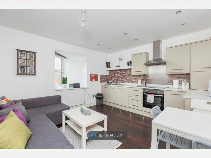 1 Bedroom Flat To Rent In College Avenue, Maidstone, ME15