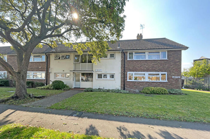 2 Bedroom Flat To Rent In Larby Place, Ewell Village, KT17