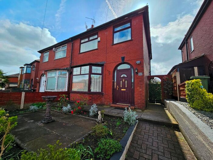 3 Bedroom Semi-Detached House To Rent In Halshaw Lane, Kearsley, Bolton, BL4