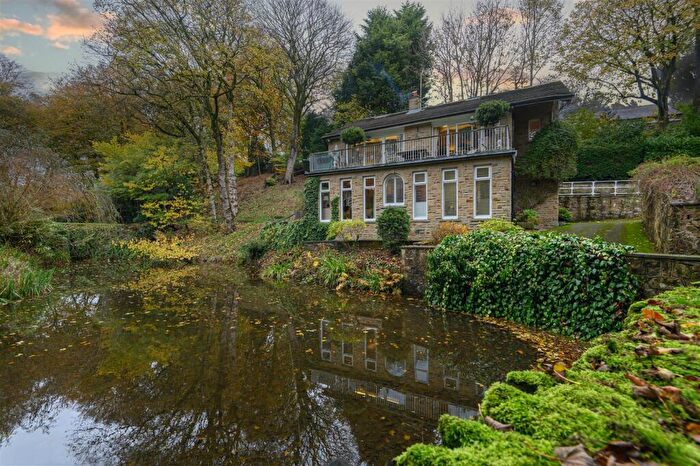 4 Bedroom Detached House For Sale In Lake House, The Grove, Shelf, HX3