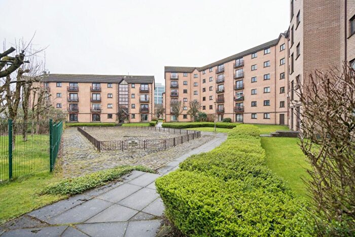 2 Bedroom Flat To Rent In Riverview Place, Tradeston, Glasgow, G5