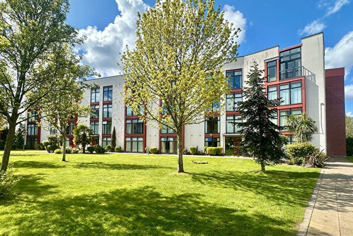 2 Bedroom Flat For Sale In Altrincham Road, Sharson, M22