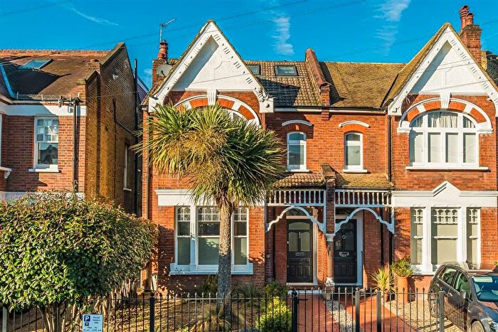 5 Bedroom Property For Sale In Teddington Park, Teddington, TW11