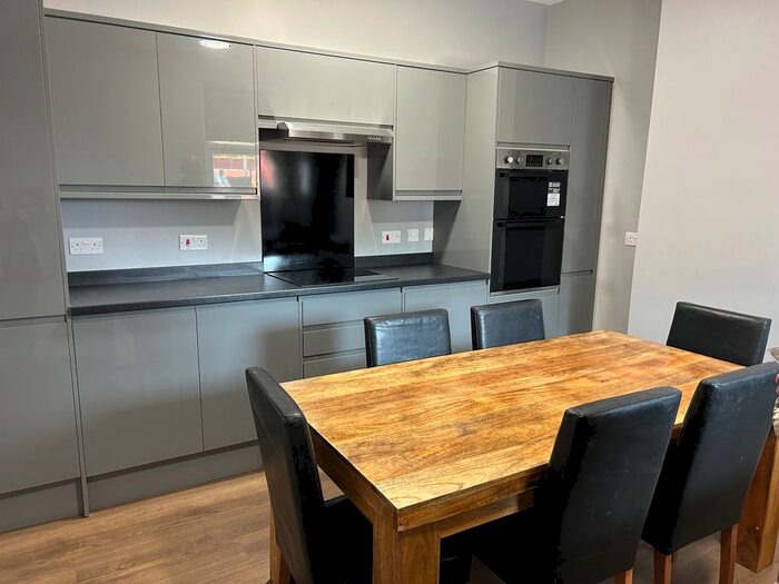 4 Bedroom Maisonette To Rent In North Street, Bristol, BS3