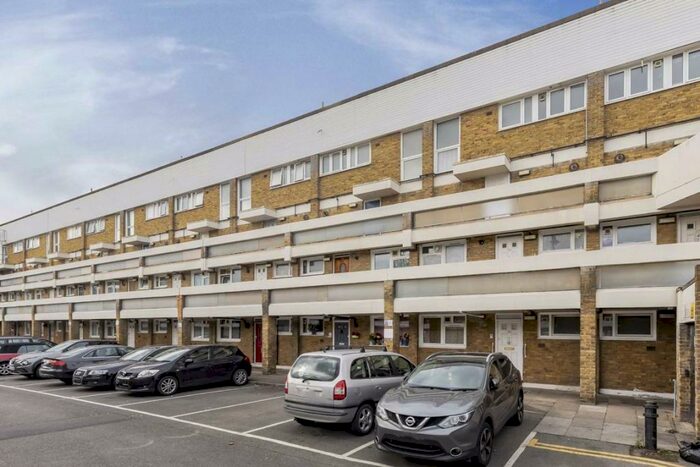 2 Bedroom Flat To Rent In St. Peter's Way, Islington, N1