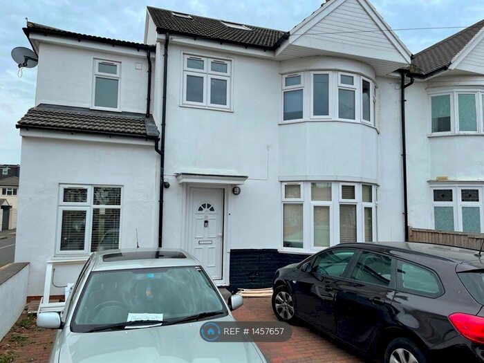5 Bedroom Semi-Detached House To Rent In Devonshire Road, Ilford, IG2