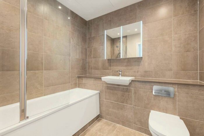 2 Bedroom Flat To Rent In Gwynne Road, Battersea, London, SW11