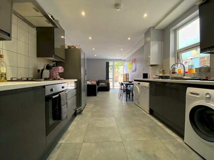 6 Bedroom Terraced House To Rent In Clun Terrace, Cathays, CF24