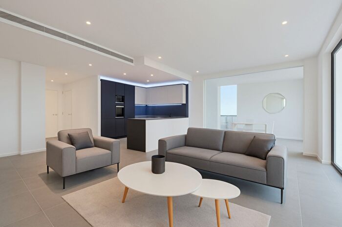 2 Bedroom Apartment For Sale In Tower Hamlets, London, E14