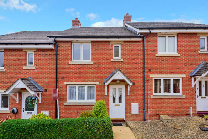 3 Bedroom Terraced House To Rent In Walnut Close, Witney, OX28