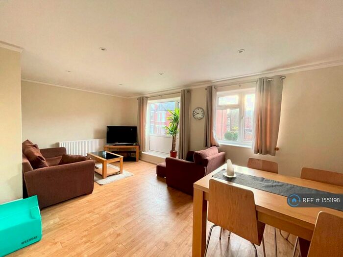 3 Bedroom Maisonette To Rent In Burnbury Road, London, SW12