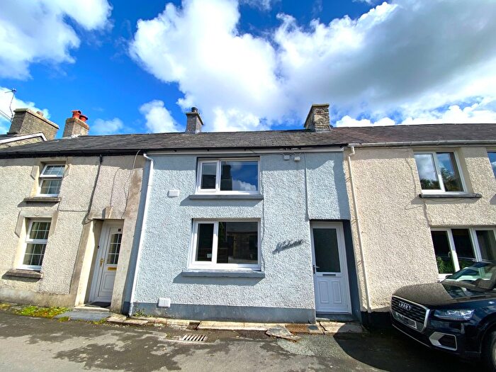 3 Bedroom Terraced House To Rent In Tregaron, SY25