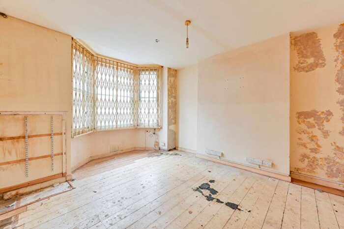 1 Bedroom Flat For Sale In College Place, Camden, London, NW1