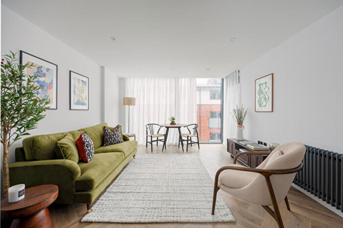2 Bedroom Apartment To Rent In Waterson Street, London, E2