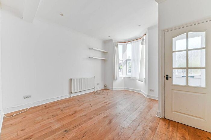 3 Bedroom Terraced House For Sale In Parish Lane, Penge, London, SE20
