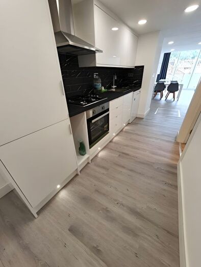 2 Bedroom Flat To Rent In Queens Drive, London, N4