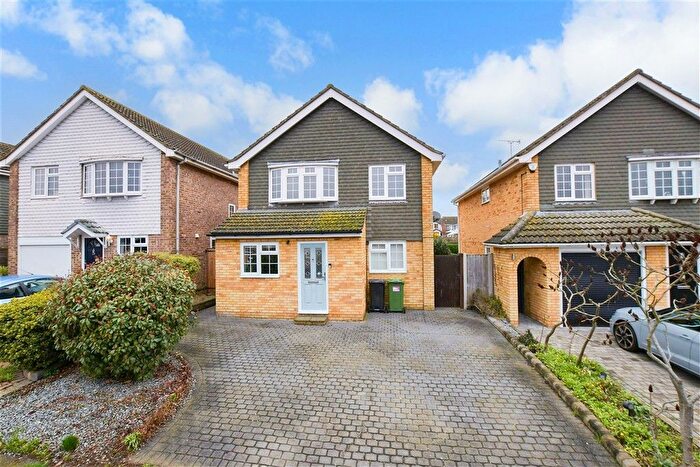 4 Bedroom Detached House For Sale In Trinder Way, Wickford, Essex, SS12