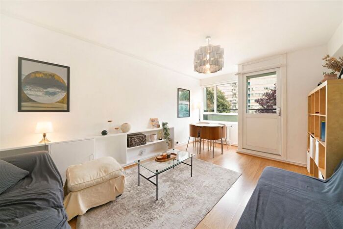 2 Bedroom Flat To Rent In Churchill Gardens, London, SW1V