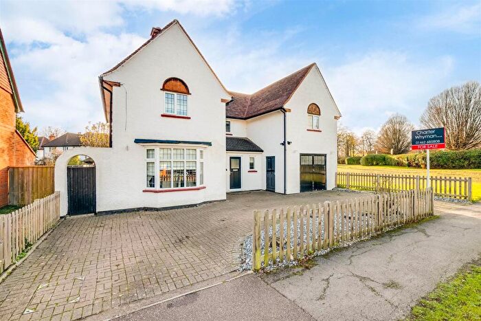 5 Bedroom Detached House For Sale In Meadow Way, Letchworth Garden City, SG6