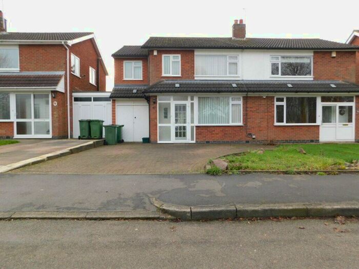 4 Bedroom Semi-Detached House To Rent In Brighton Avenue, Wigston, LE18