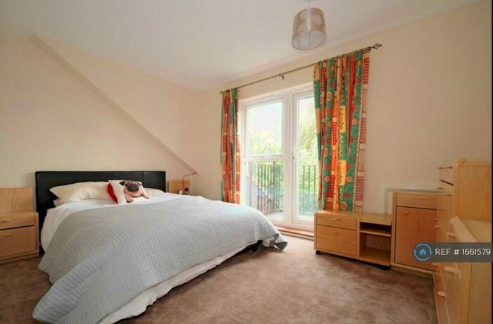 6 Bedroom Detached House To Rent In Engel Park, London, NW7